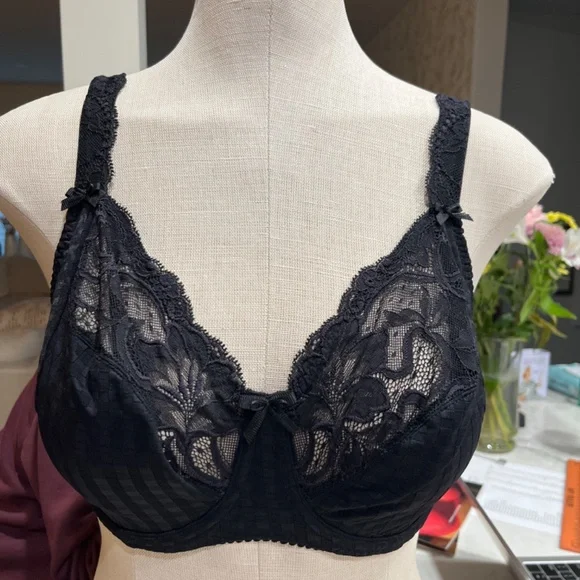 Bras - Picture 3 of 5